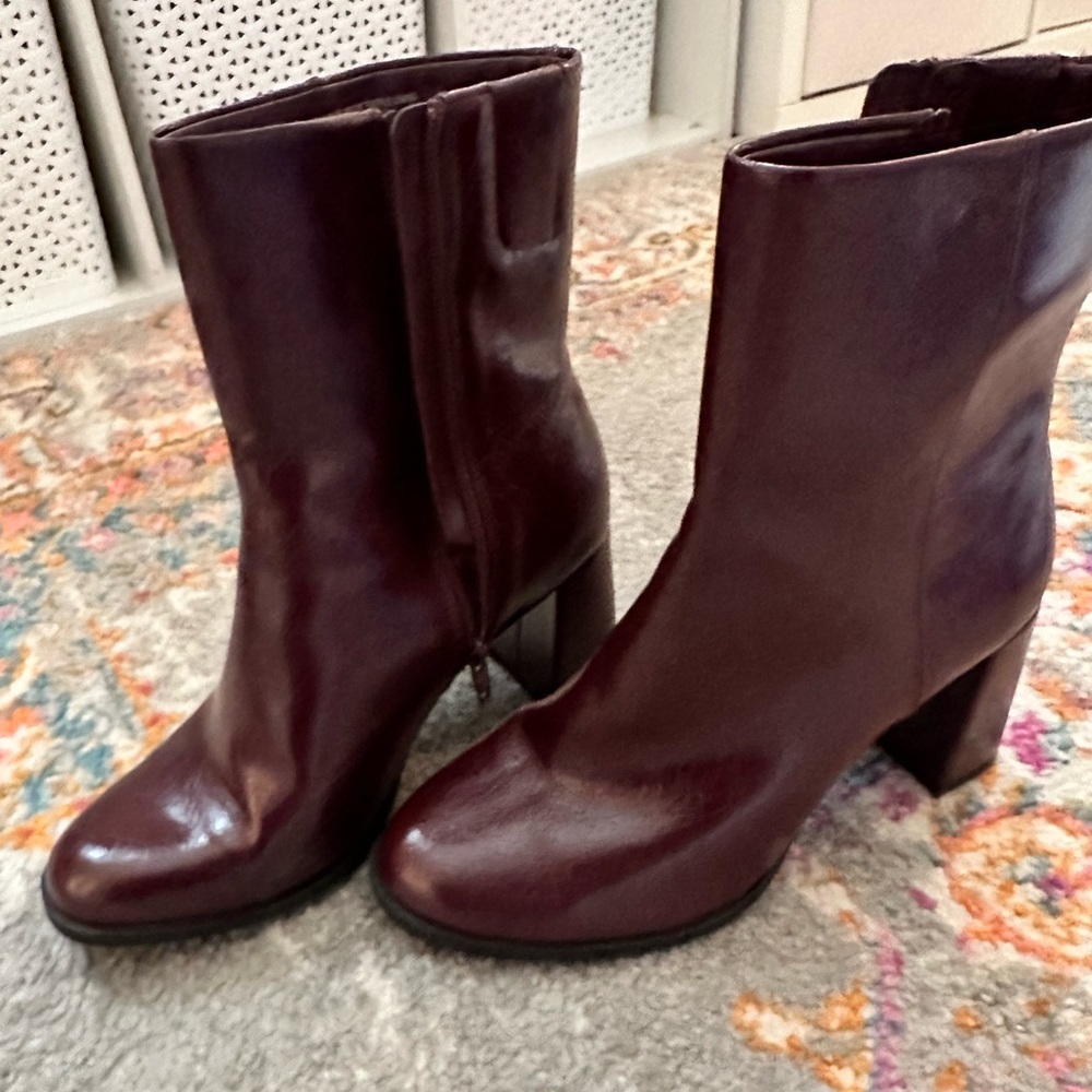 Size 7.5 Maroon Target Boots